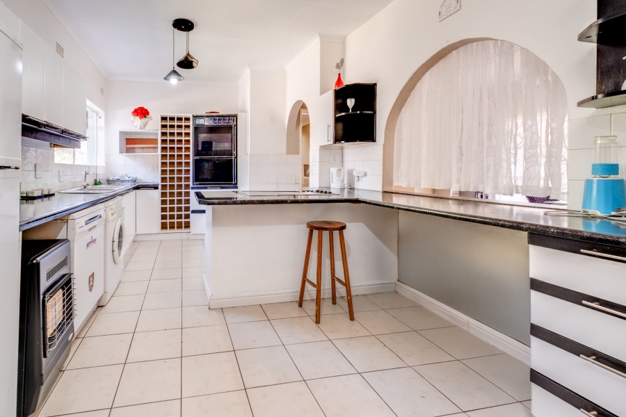 3 Bedroom Property for Sale in Fontainebleau Gauteng