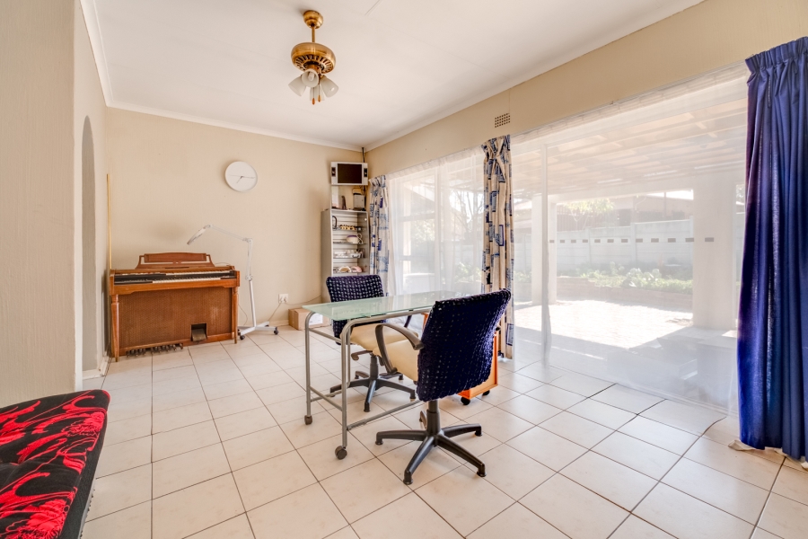 3 Bedroom Property for Sale in Fontainebleau Gauteng