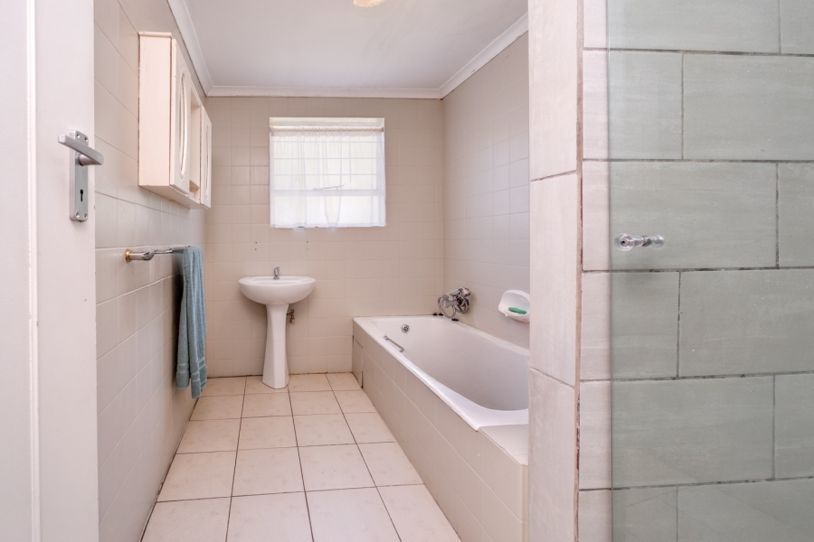 3 Bedroom Property for Sale in Fontainebleau Gauteng