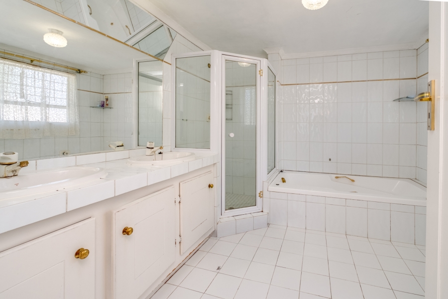 3 Bedroom Property for Sale in Fontainebleau Gauteng