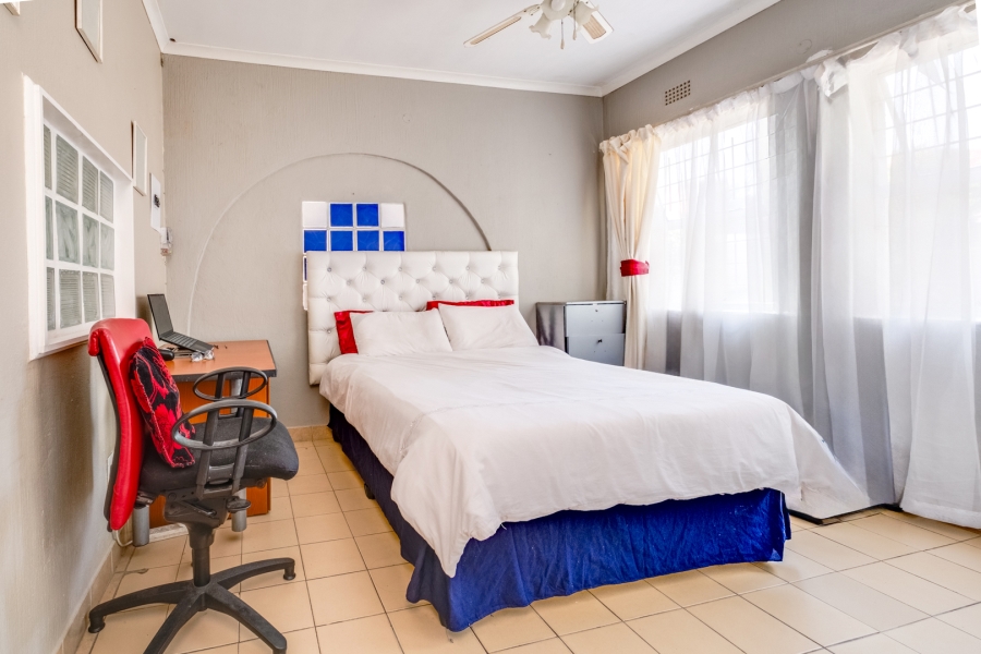 3 Bedroom Property for Sale in Fontainebleau Gauteng