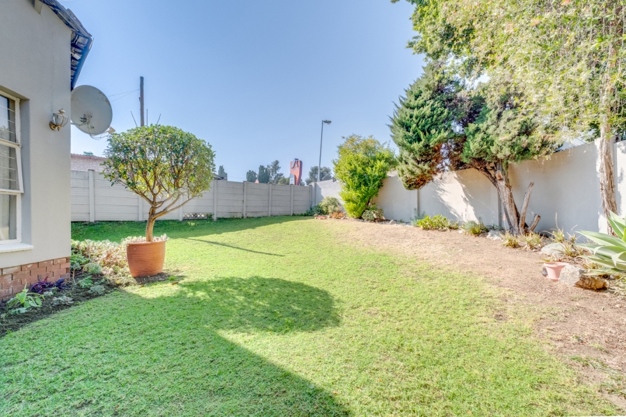 3 Bedroom Property for Sale in Fontainebleau Gauteng
