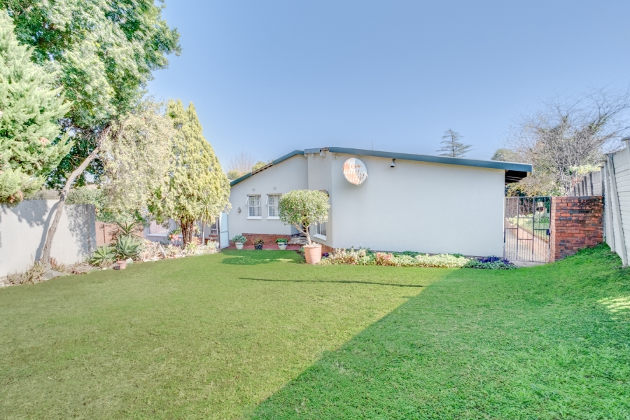 3 Bedroom Property for Sale in Fontainebleau Gauteng