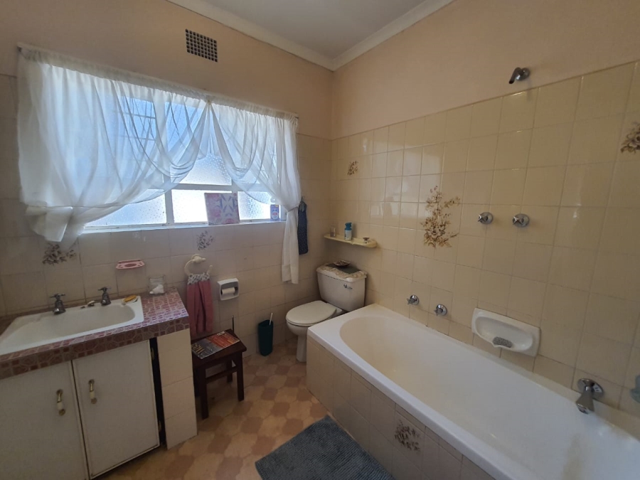 4 Bedroom Property for Sale in Theoville Gauteng