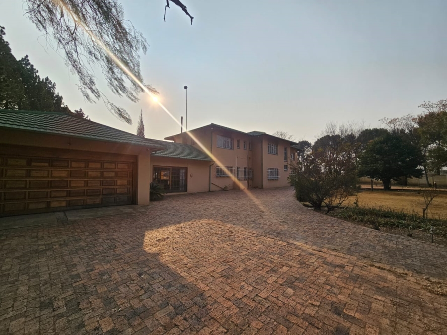 5 Bedroom Property for Sale in Miravaal Gauteng