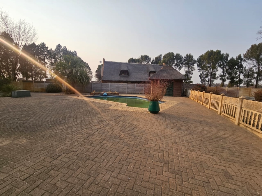5 Bedroom Property for Sale in Miravaal Gauteng