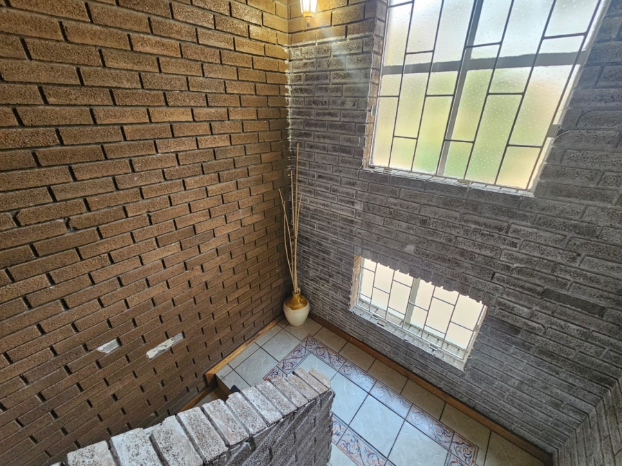 5 Bedroom Property for Sale in Miravaal Gauteng