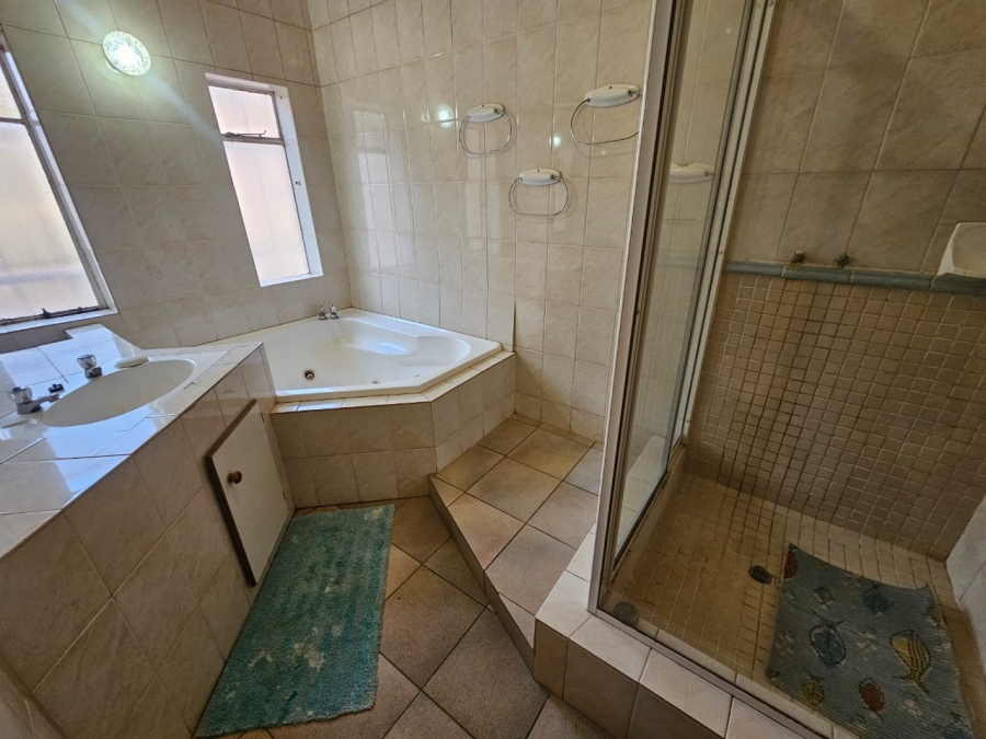 5 Bedroom Property for Sale in Miravaal Gauteng
