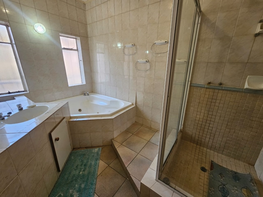 5 Bedroom Property for Sale in Miravaal Gauteng