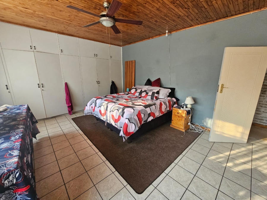5 Bedroom Property for Sale in Miravaal Gauteng