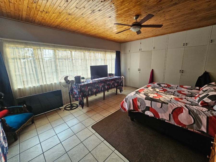 5 Bedroom Property for Sale in Miravaal Gauteng