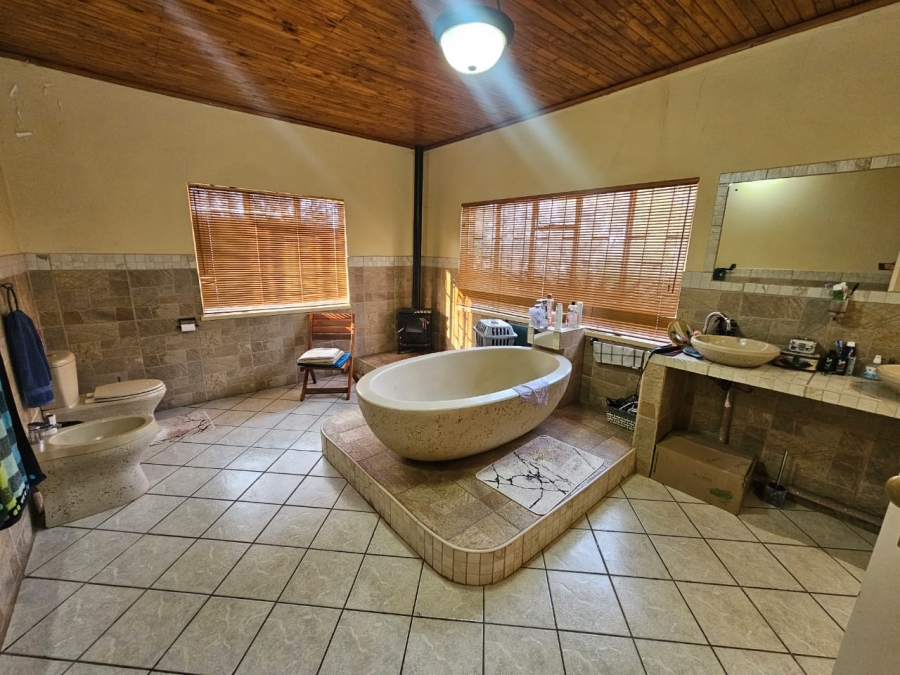 5 Bedroom Property for Sale in Miravaal Gauteng