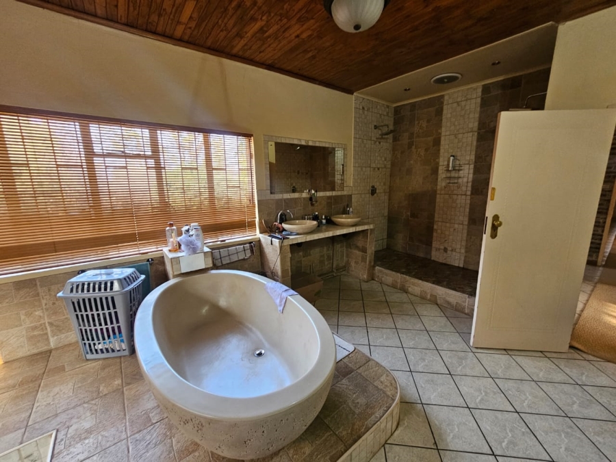 5 Bedroom Property for Sale in Miravaal Gauteng