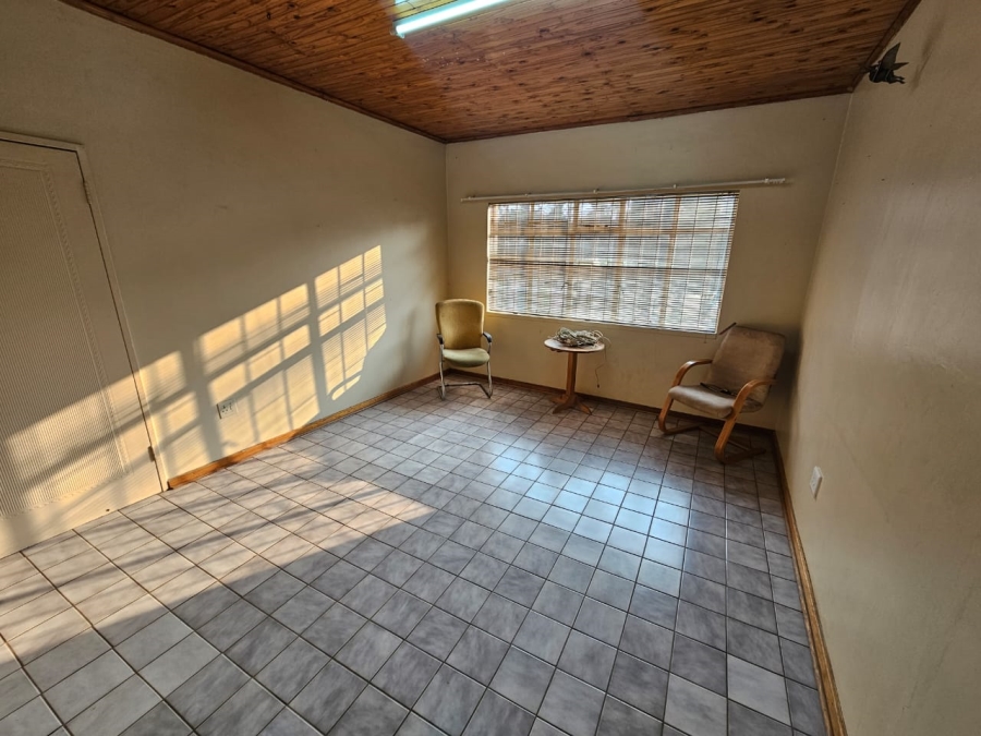 5 Bedroom Property for Sale in Miravaal Gauteng