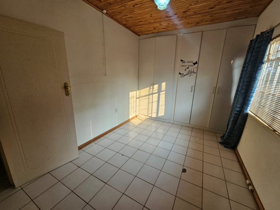 5 Bedroom Property for Sale in Miravaal Gauteng