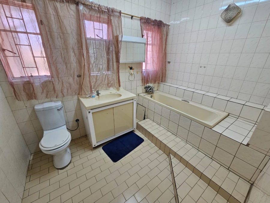 5 Bedroom Property for Sale in Miravaal Gauteng