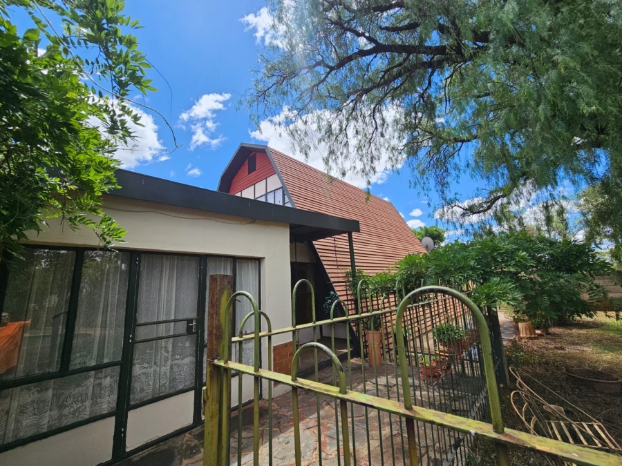 4 Bedroom Property for Sale in Theoville Gauteng