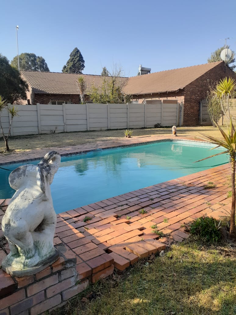 3 Bedroom Property for Sale in Roodia Gauteng