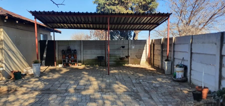 3 Bedroom Property for Sale in Roodia Gauteng