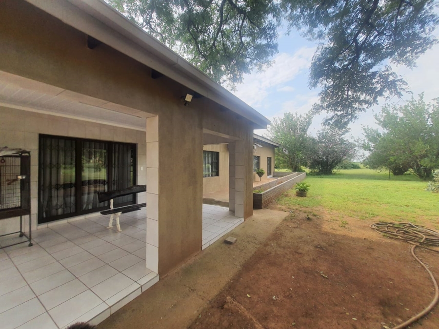 4 Bedroom Property for Sale in Mullerstuine Gauteng