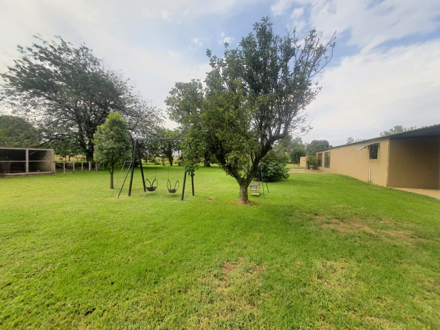 4 Bedroom Property for Sale in Mullerstuine Gauteng