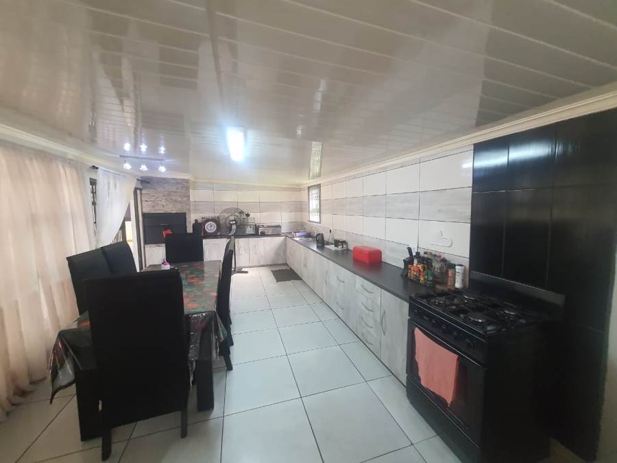 4 Bedroom Property for Sale in Mullerstuine Gauteng