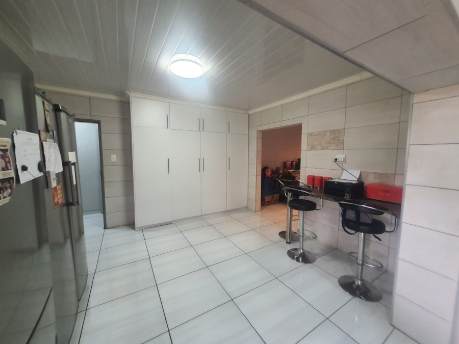 4 Bedroom Property for Sale in Mullerstuine Gauteng