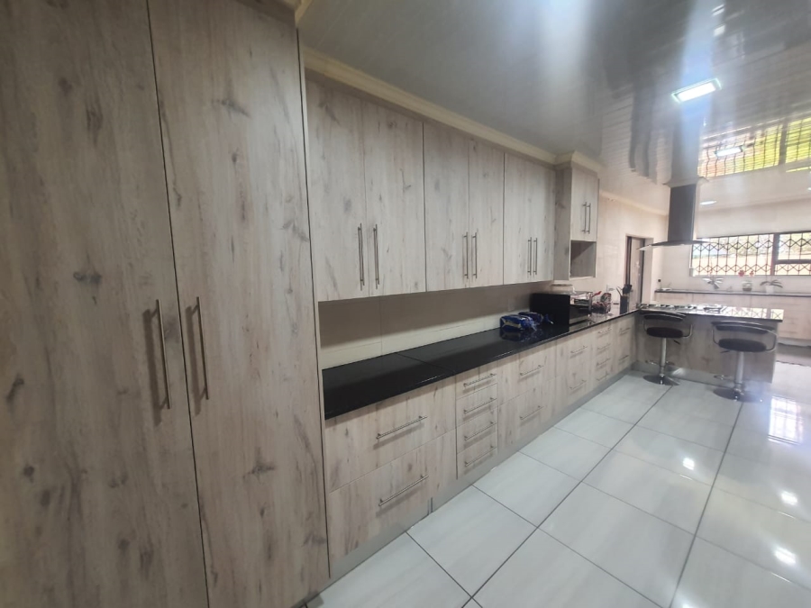 4 Bedroom Property for Sale in Mullerstuine Gauteng