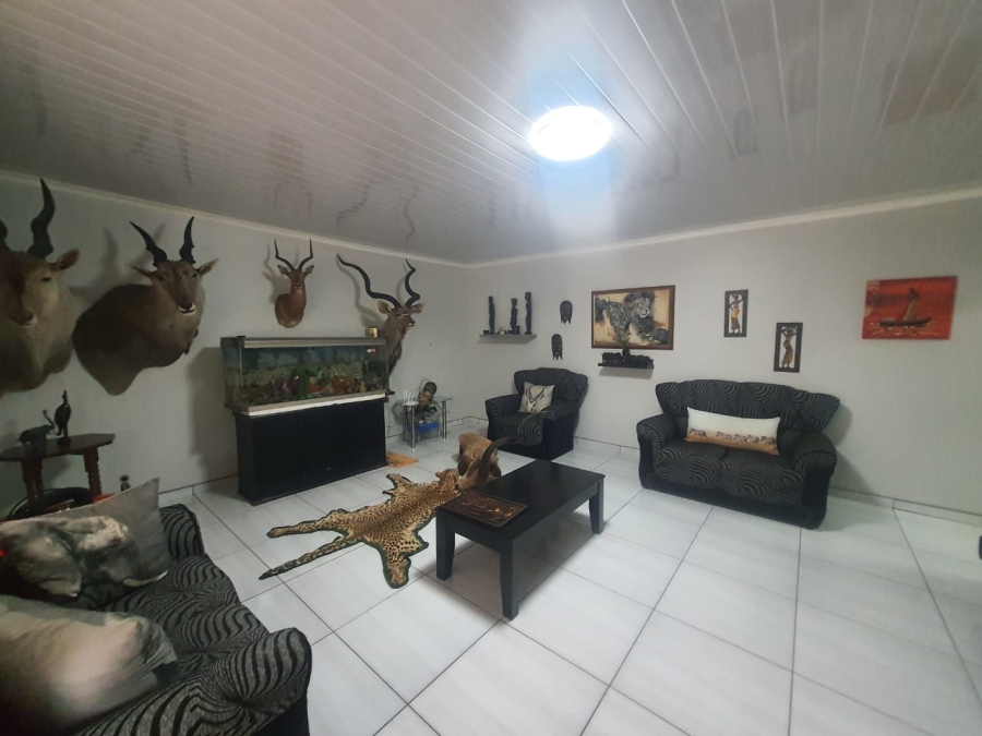 4 Bedroom Property for Sale in Mullerstuine Gauteng