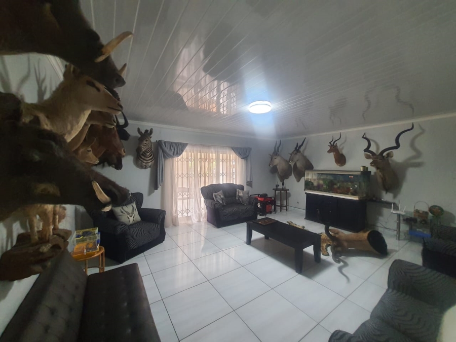 4 Bedroom Property for Sale in Mullerstuine Gauteng