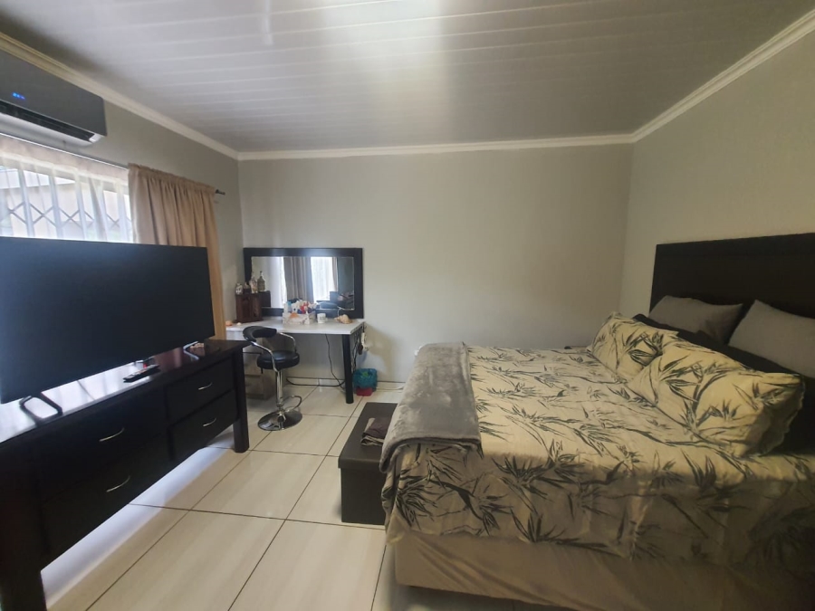 4 Bedroom Property for Sale in Mullerstuine Gauteng