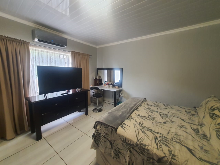 4 Bedroom Property for Sale in Mullerstuine Gauteng