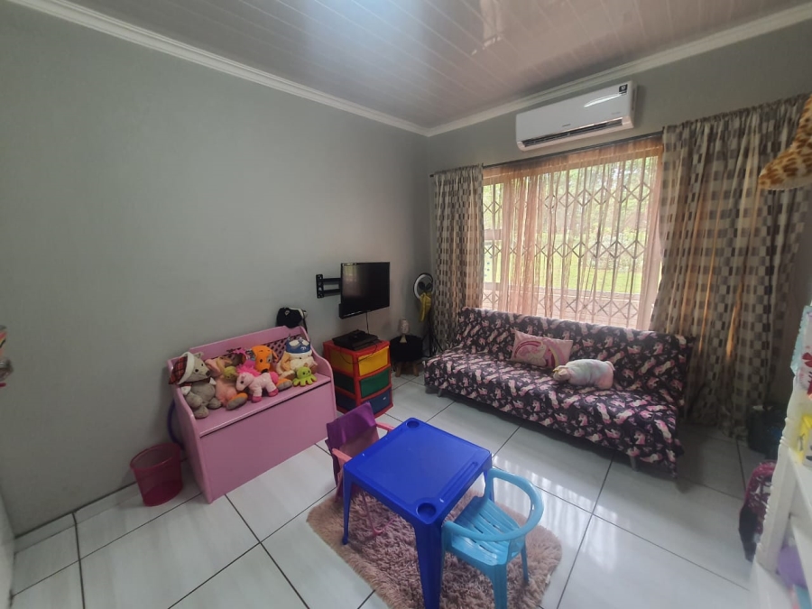 4 Bedroom Property for Sale in Mullerstuine Gauteng
