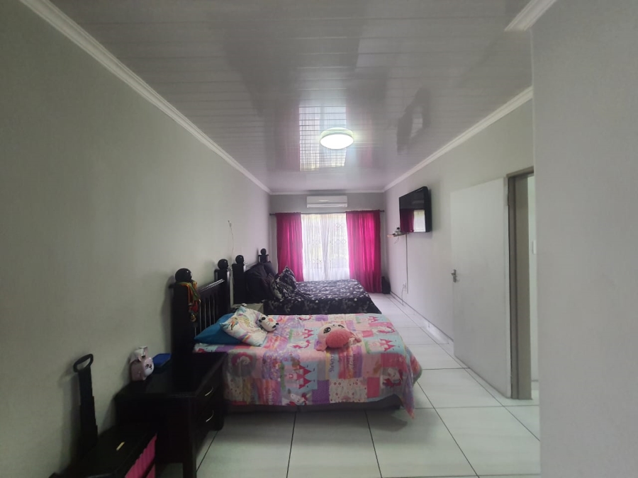 4 Bedroom Property for Sale in Mullerstuine Gauteng