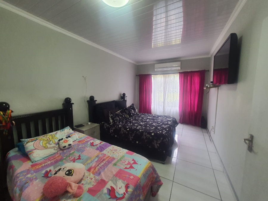 4 Bedroom Property for Sale in Mullerstuine Gauteng