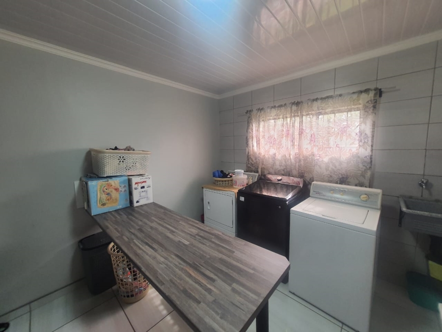 4 Bedroom Property for Sale in Mullerstuine Gauteng