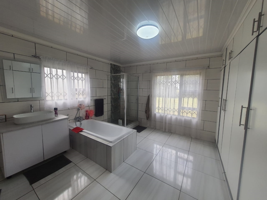 4 Bedroom Property for Sale in Mullerstuine Gauteng