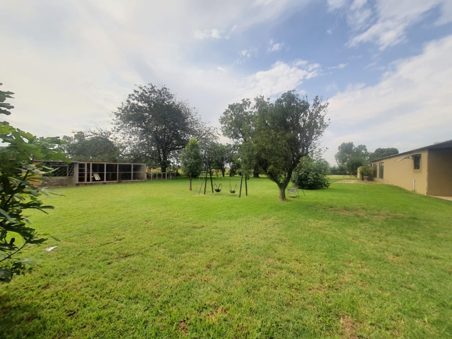 4 Bedroom Property for Sale in Mullerstuine Gauteng