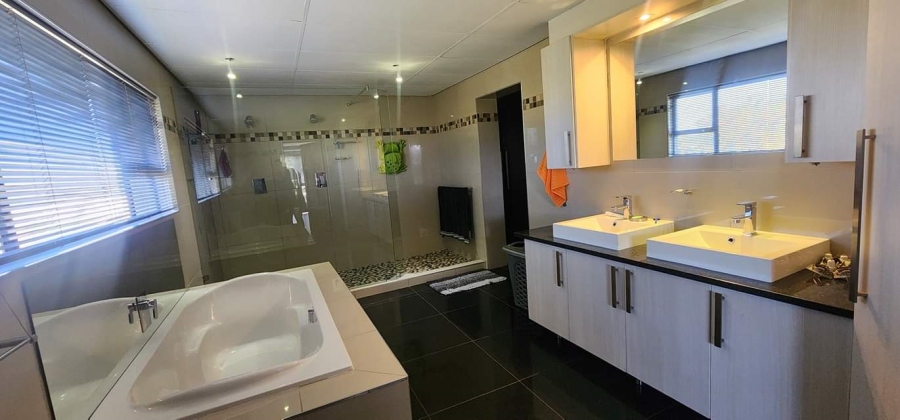 4 Bedroom Property for Sale in Mantevrede Gauteng