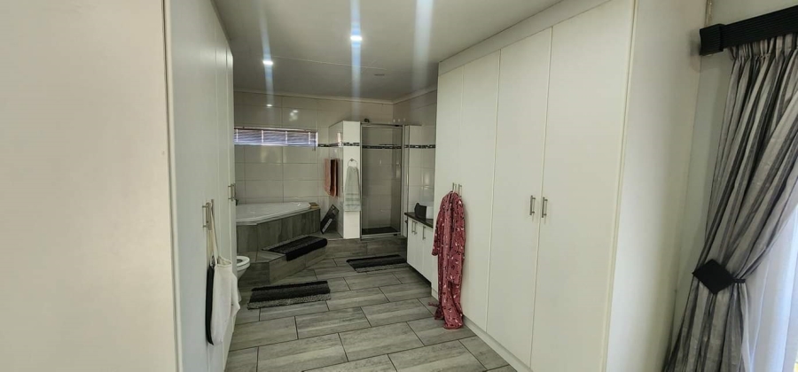 4 Bedroom Property for Sale in Mantevrede Gauteng