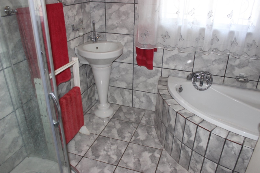 4 Bedroom Property for Sale in Miravaal Gauteng