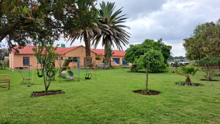 4 Bedroom Property for Sale in Mullerstuine Gauteng