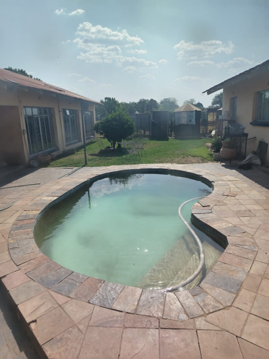 4 Bedroom Property for Sale in Mullerstuine Gauteng