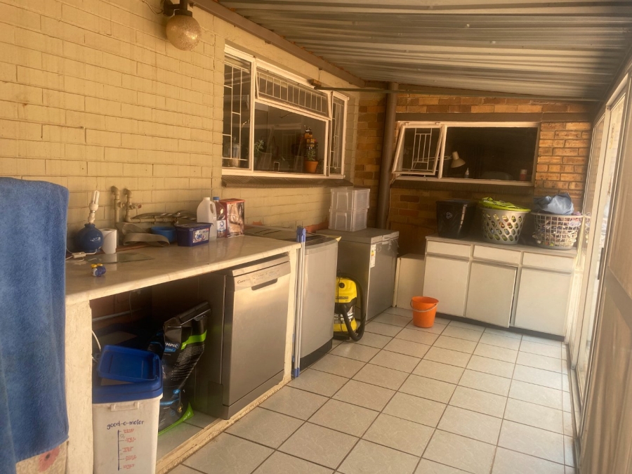 4 Bedroom Property for Sale in Mullerstuine Gauteng