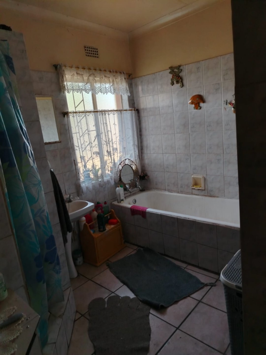 4 Bedroom Property for Sale in Mullerstuine Gauteng