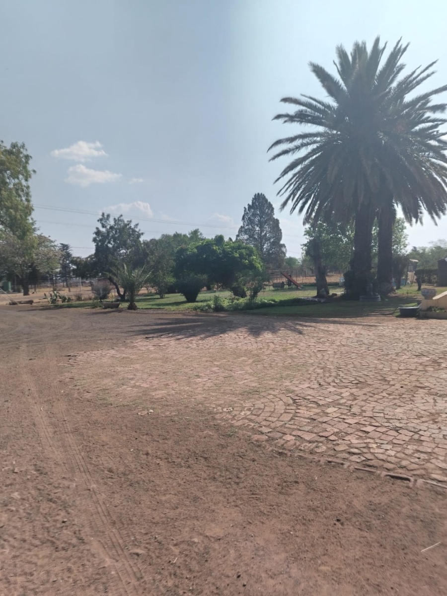 4 Bedroom Property for Sale in Mullerstuine Gauteng
