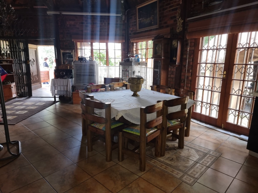 5 Bedroom Property for Sale in Lochvaal Gauteng