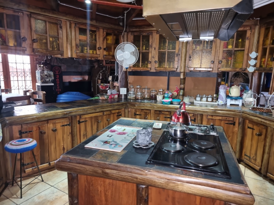 5 Bedroom Property for Sale in Lochvaal Gauteng