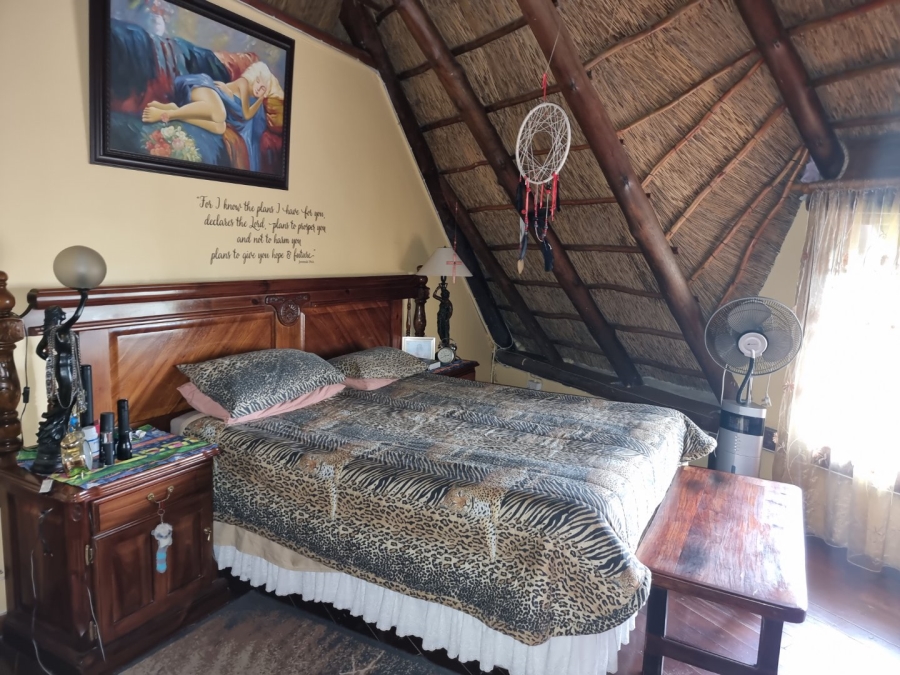 5 Bedroom Property for Sale in Lochvaal Gauteng