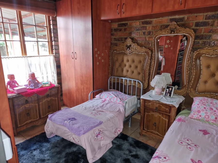 5 Bedroom Property for Sale in Lochvaal Gauteng
